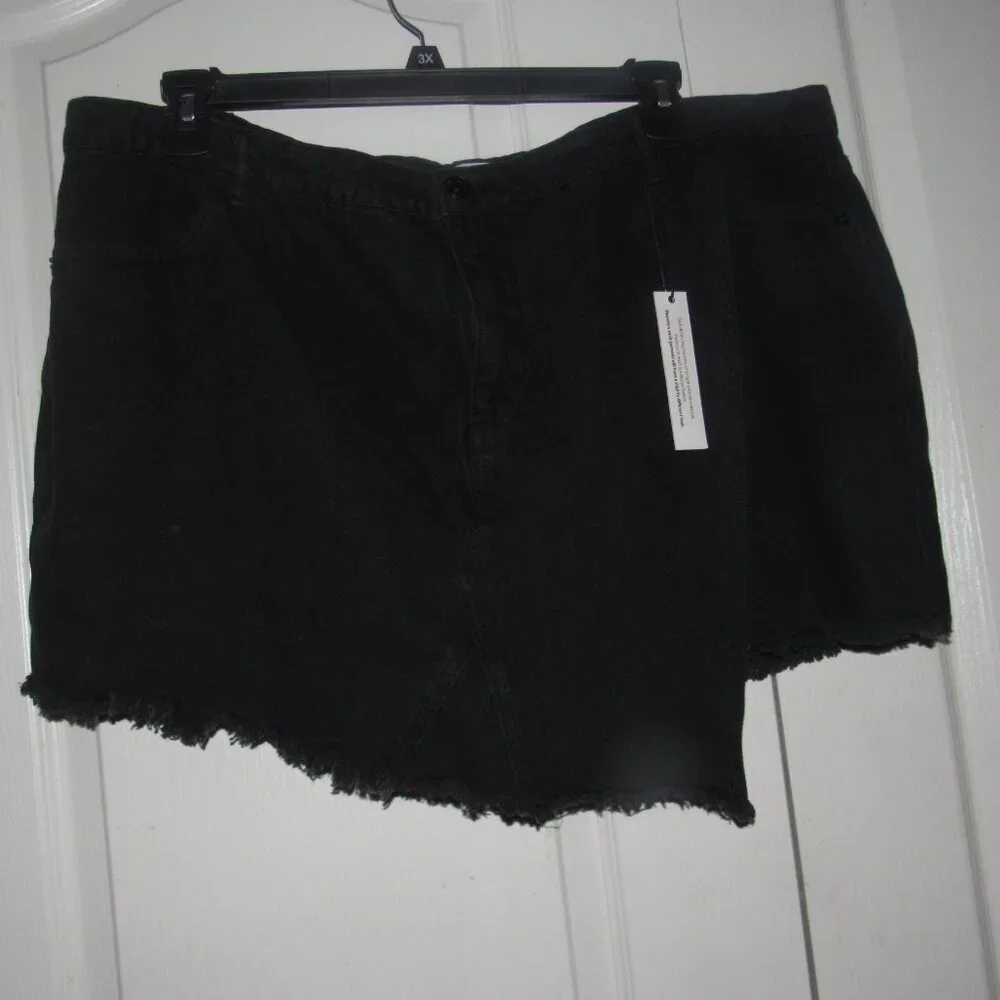 NWT Highway Jeans Black Denim Shorts Plus Size 22 High Rise Frayed Hem Cutoff